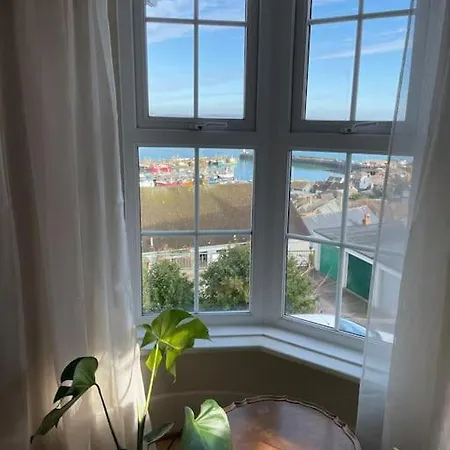 The Malt House Artists' Apartment *